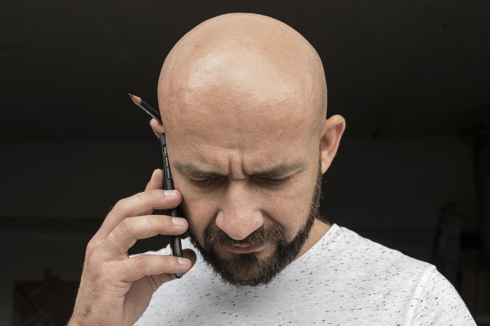 Francia busca prohibir la discriminación capilar; van más allá de los hombres calvos