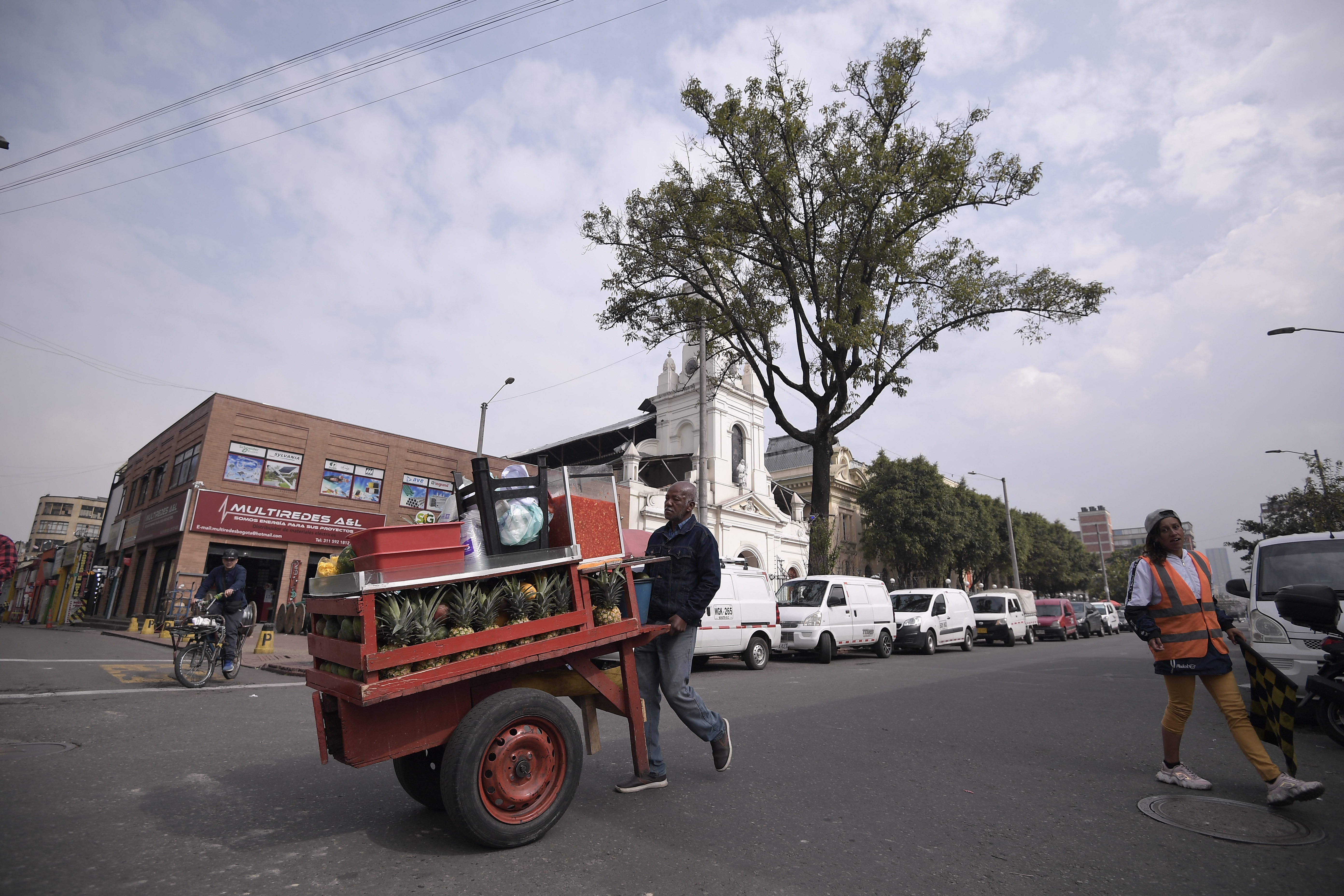 La informalidad bajó, pero sigue siendo la mayor constante en el mercado laboral