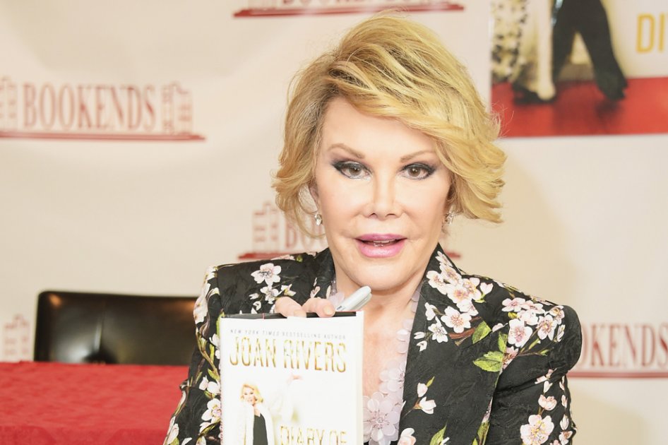 Presentadora Joan Rivers sigue en «estado crítico» e «inconsciente»