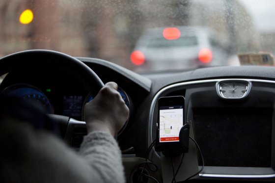 Malestar entre usuarios de Uber en Bogotá por cobros abusivos en día sin carro