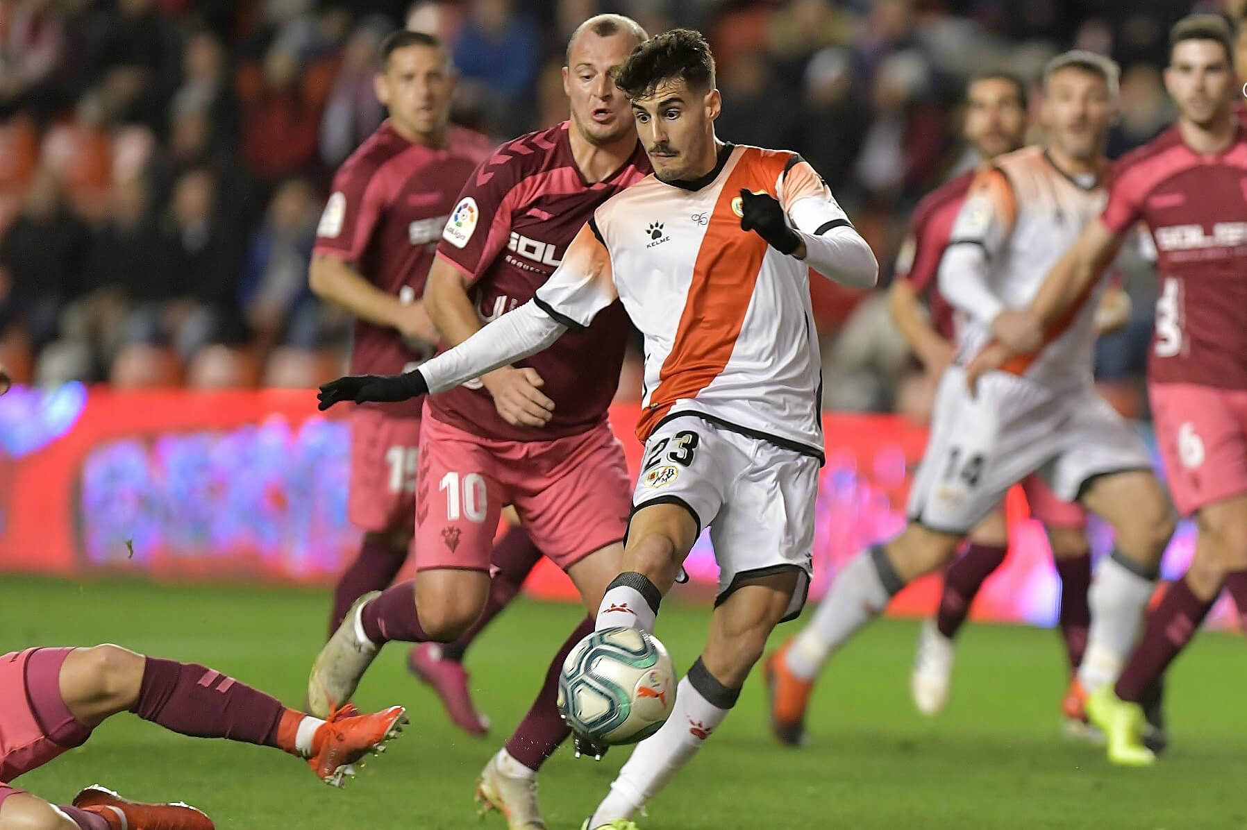 Ucrania protesta por los gritos de «nazi» al futbolista Roman Zozulya