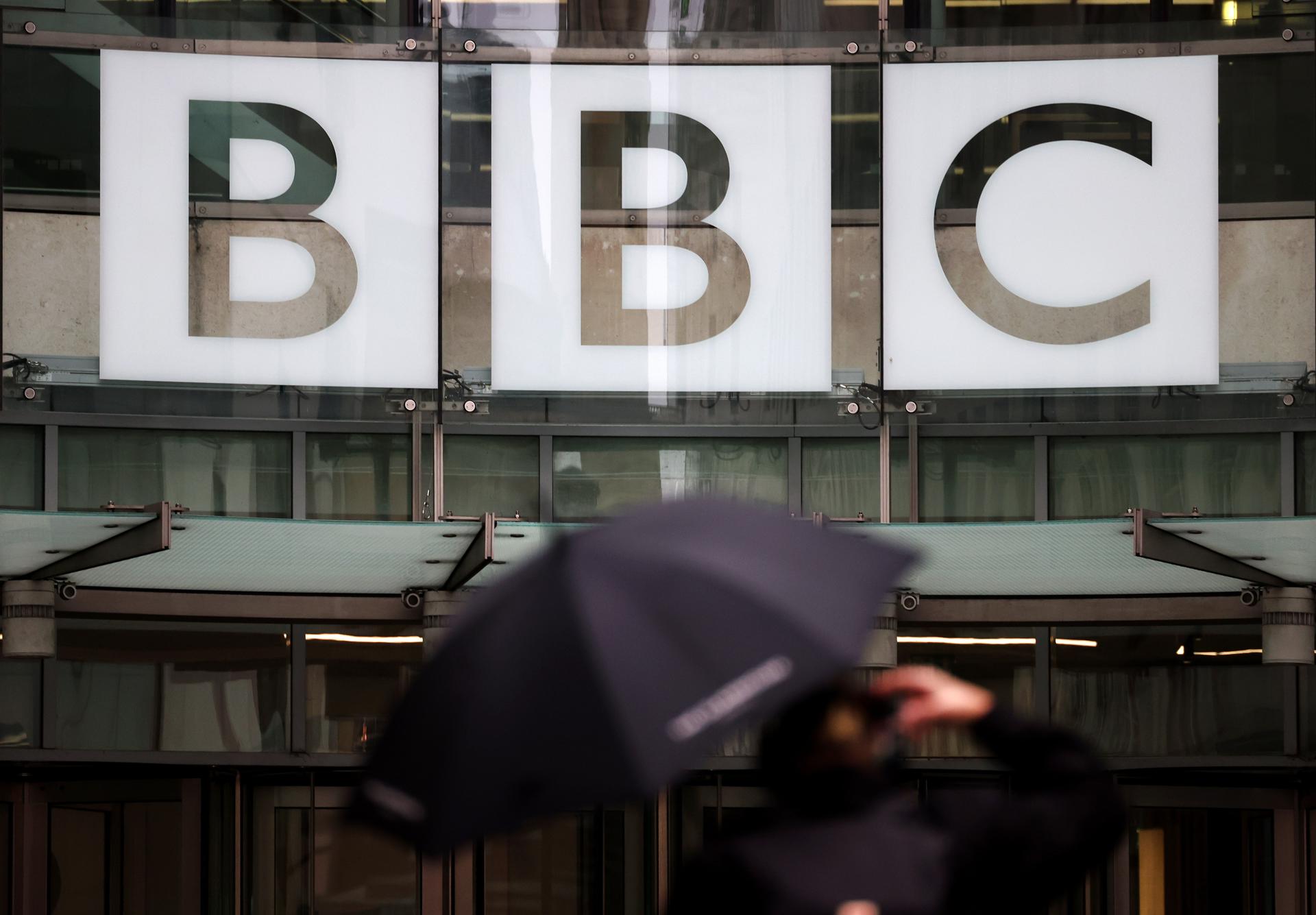 La BBC cede y publica su disculpa hacia Donald Trump antes del plazo máximo