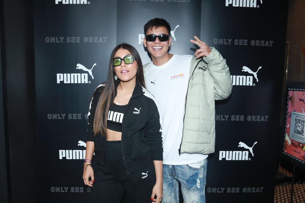 Puma y Dua Lipa CROMOS La marca de ropa deportiva PUMA al ser uno de las marcas asociadas a la cantante británica Dua Lipa quien estuvo de concierto este 19 de septiembre en Bogotá desarrolló una campaña de activación en la cual varios famoso asistieron como invitados de la marca a compartir de este espectáculo.