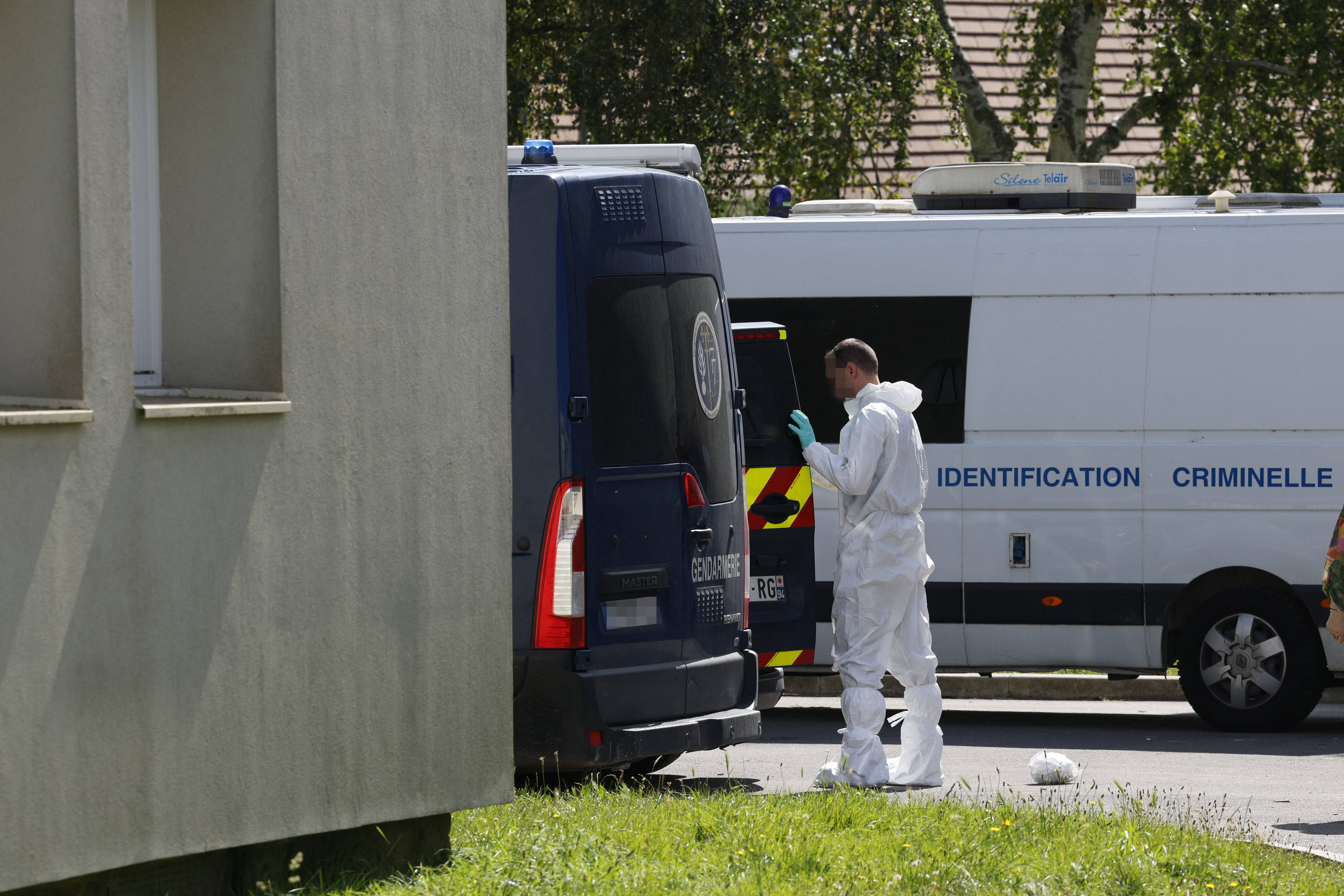 Hombre en Francia fue detenido como sospechoso de matar a su esposa y dos hijas