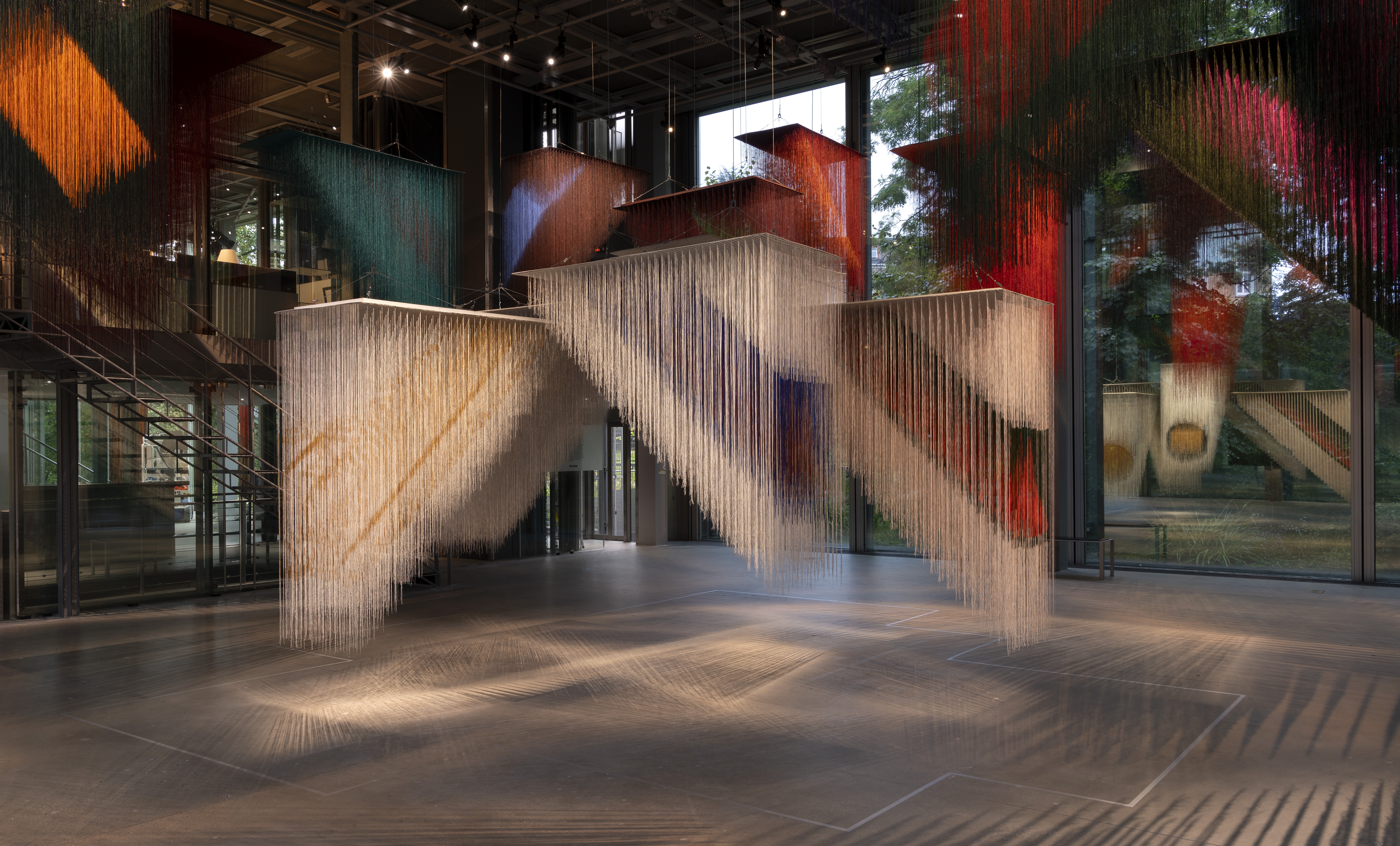 El 12 de octubre de 2024 se abrió en la Fundación Cartier para el Arte Contemporáneo la más completa retrospectiva nunca expuesta de la artista colombiana Olga de Amaral.