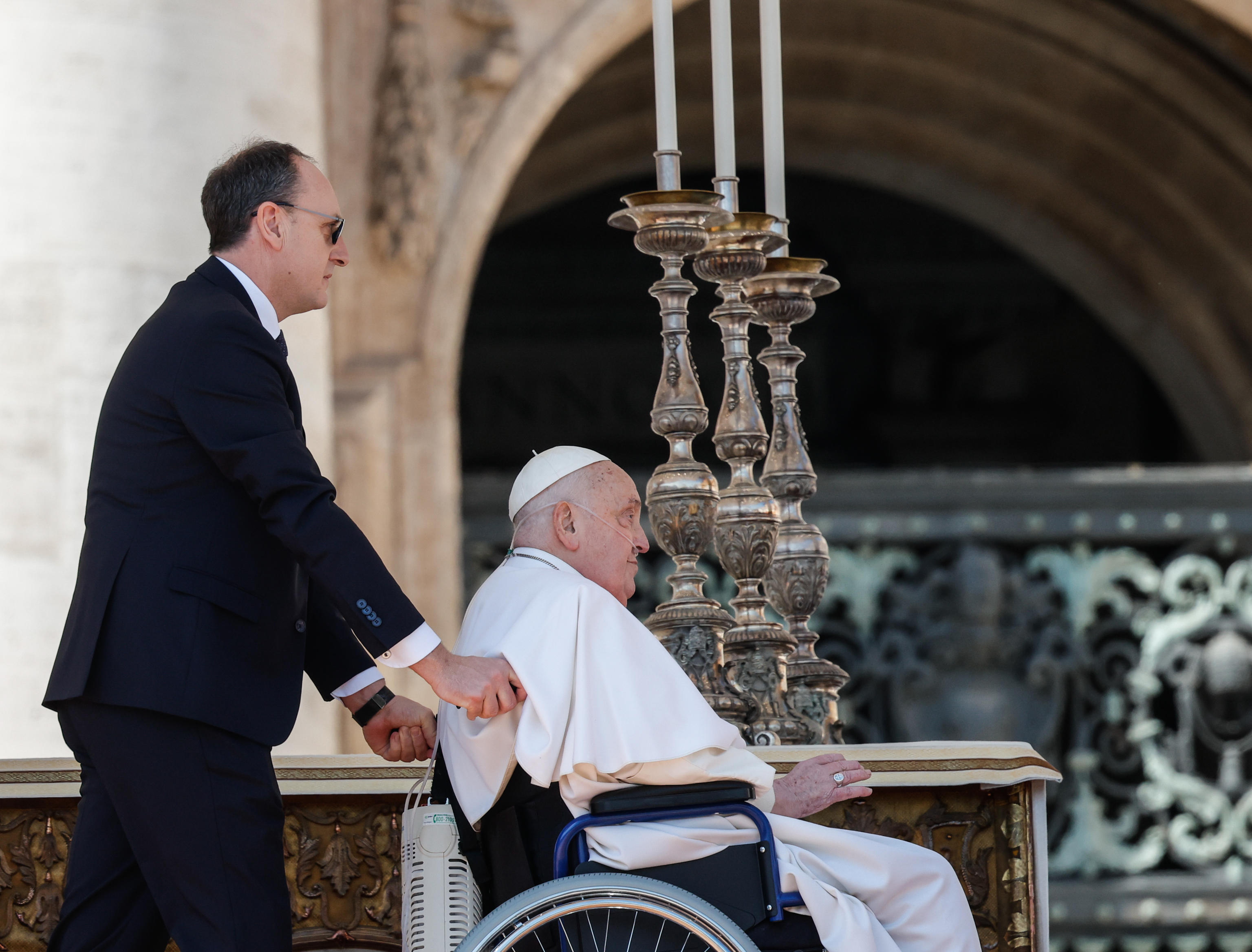 VATICAN CITY (Vatican City State (Holy See)), 06/04/2025.- Pope Francis attends the Mass for the Jubilee of the Sick and Health Care Workers in Saint Peter's Square at Vatican City, 06 April 2025. (Papa) EFE/EPA/GIUSEPPE LAMI
