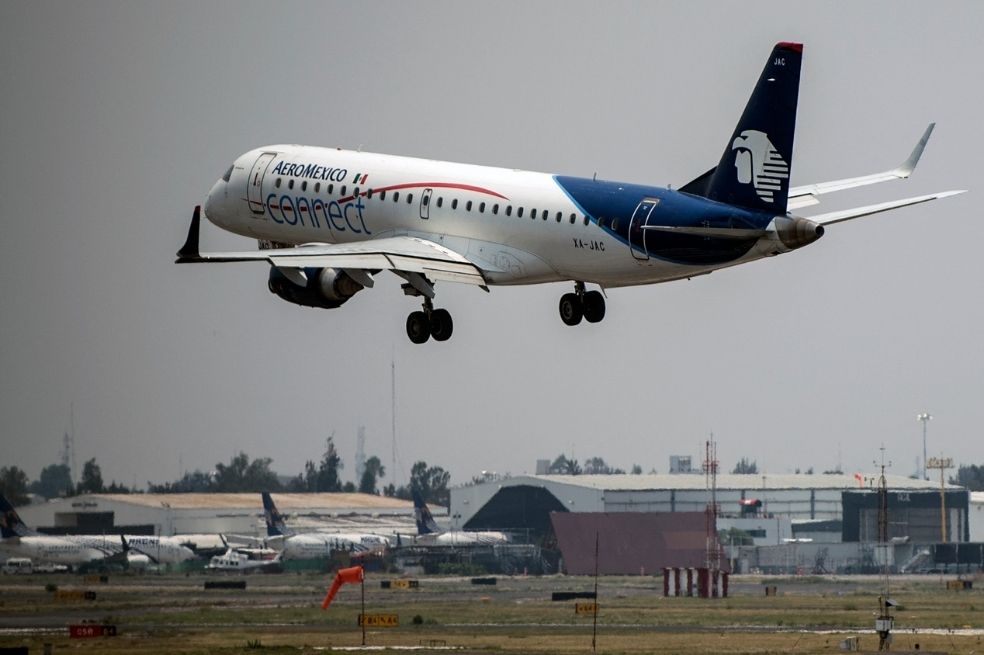 Una nueva vida en las alturas: un bebé nació en pleno vuelo de Aeroméxico