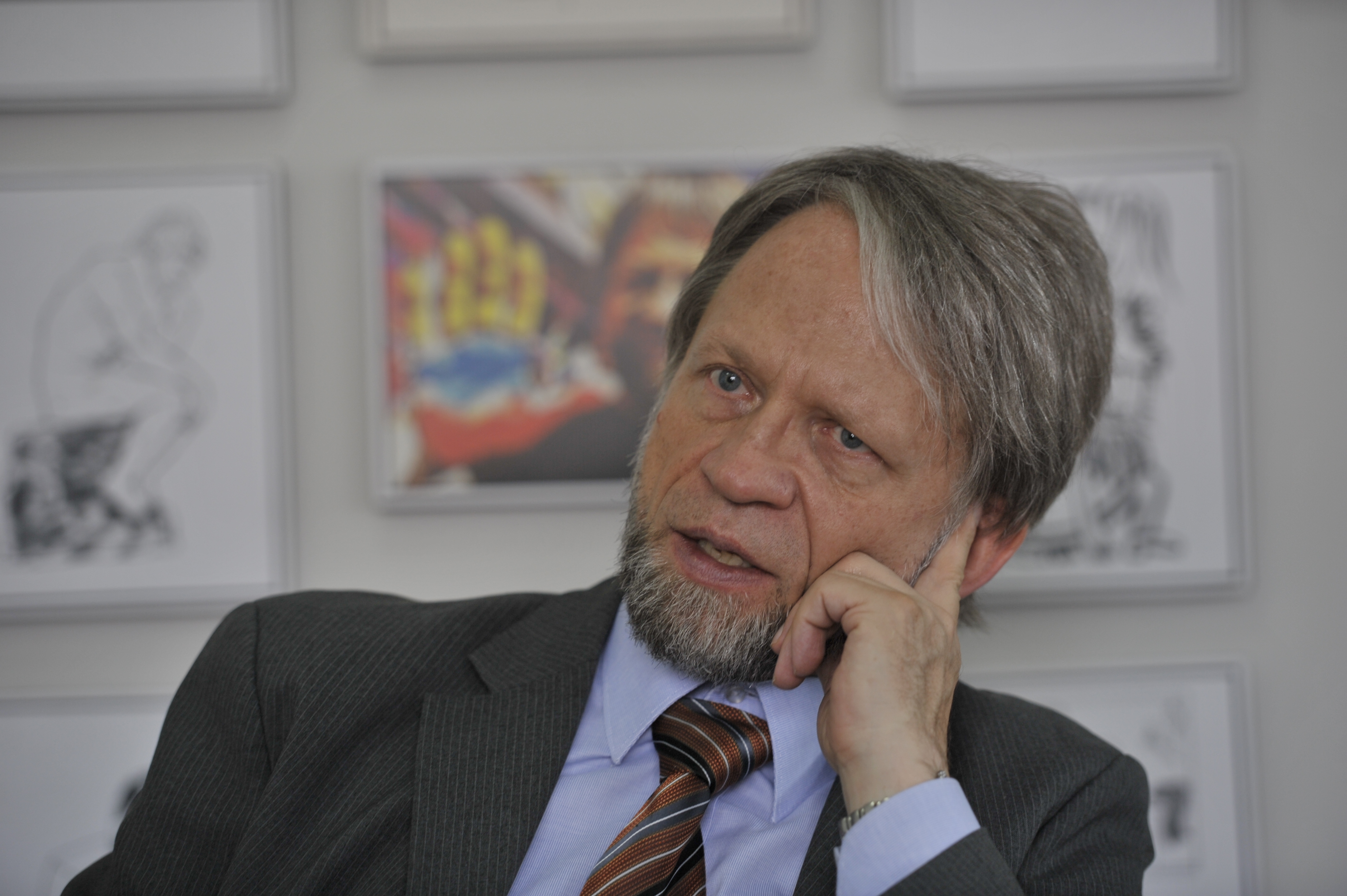 Exalcalde de Bogotá, profesor y politólogo, entrevista