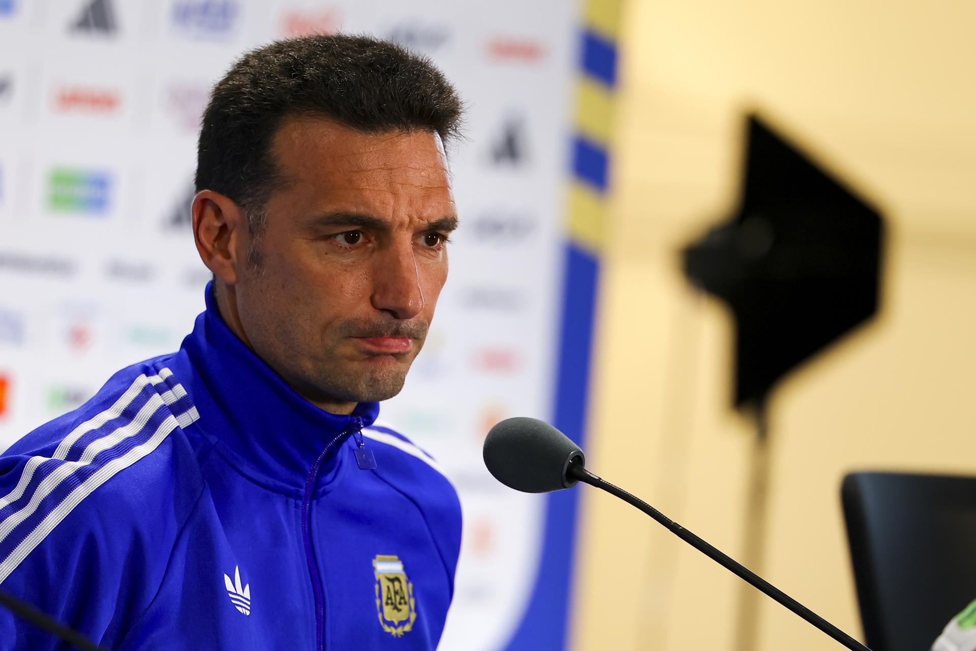 KANSAS CITY (United States), 10/07/2026.- Argentina’s national soccer team head coach Lionel Scaloni attends a press conference in Kansas City, Missouri, USA, 10 July 2026. Argentina will face Switzerland on 11 July in a FIFA World Cup 2026 quarter final match. (Mundial de Fútbol, Suiza) EFE/EPA/CHRISTOPHER NEUNDORF
