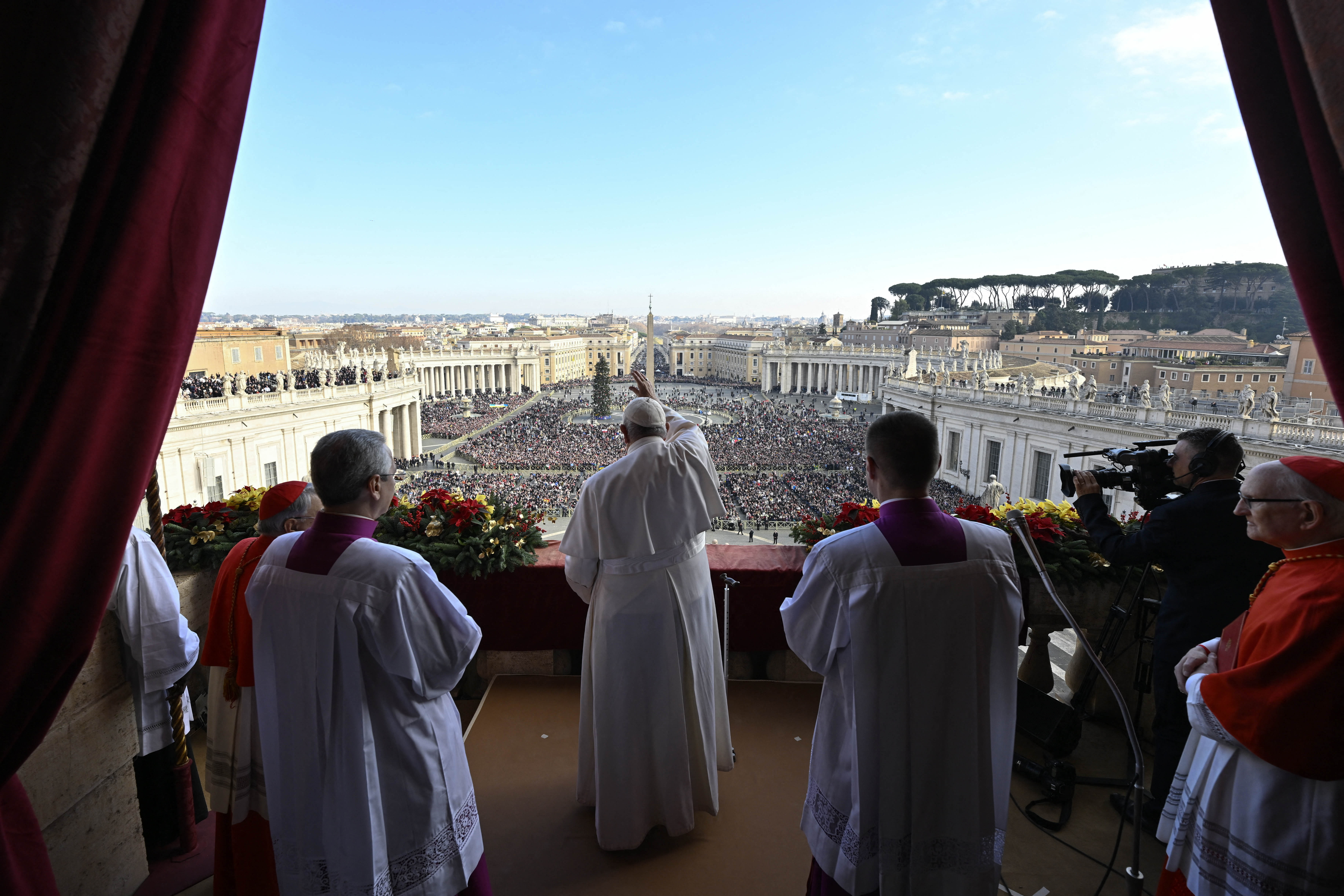 Papa Francisco reza por los niños afectados por la guerra
