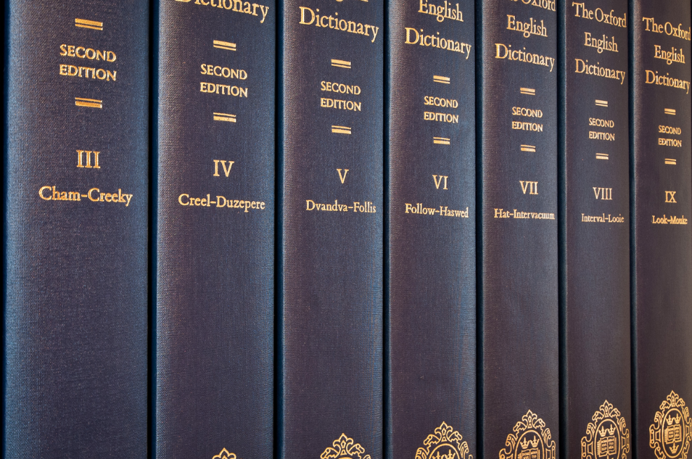 La primera edición del diccionario inglés se publicó en 1884.