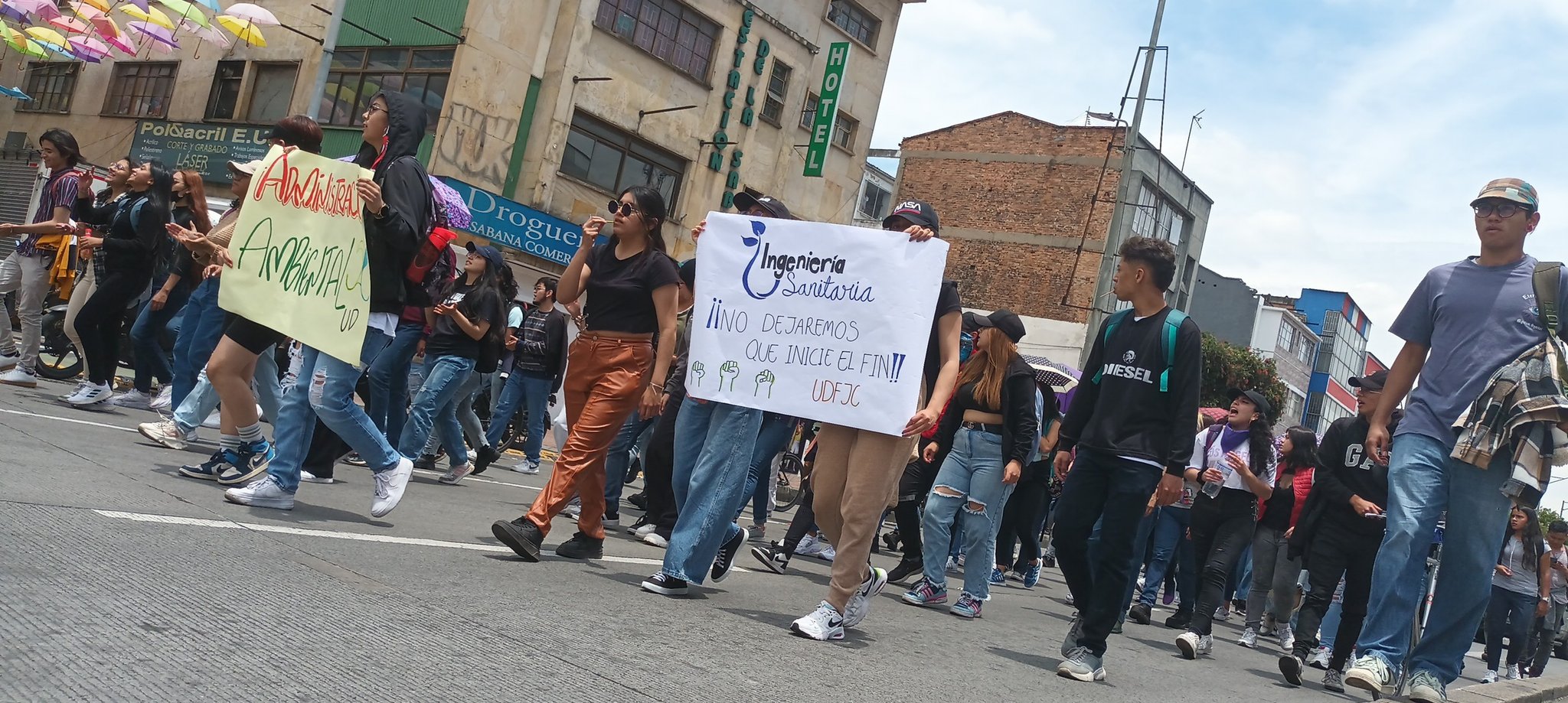 Manifestación pacífica de estudiantes de la U. Distrital termina en enfrentamientos