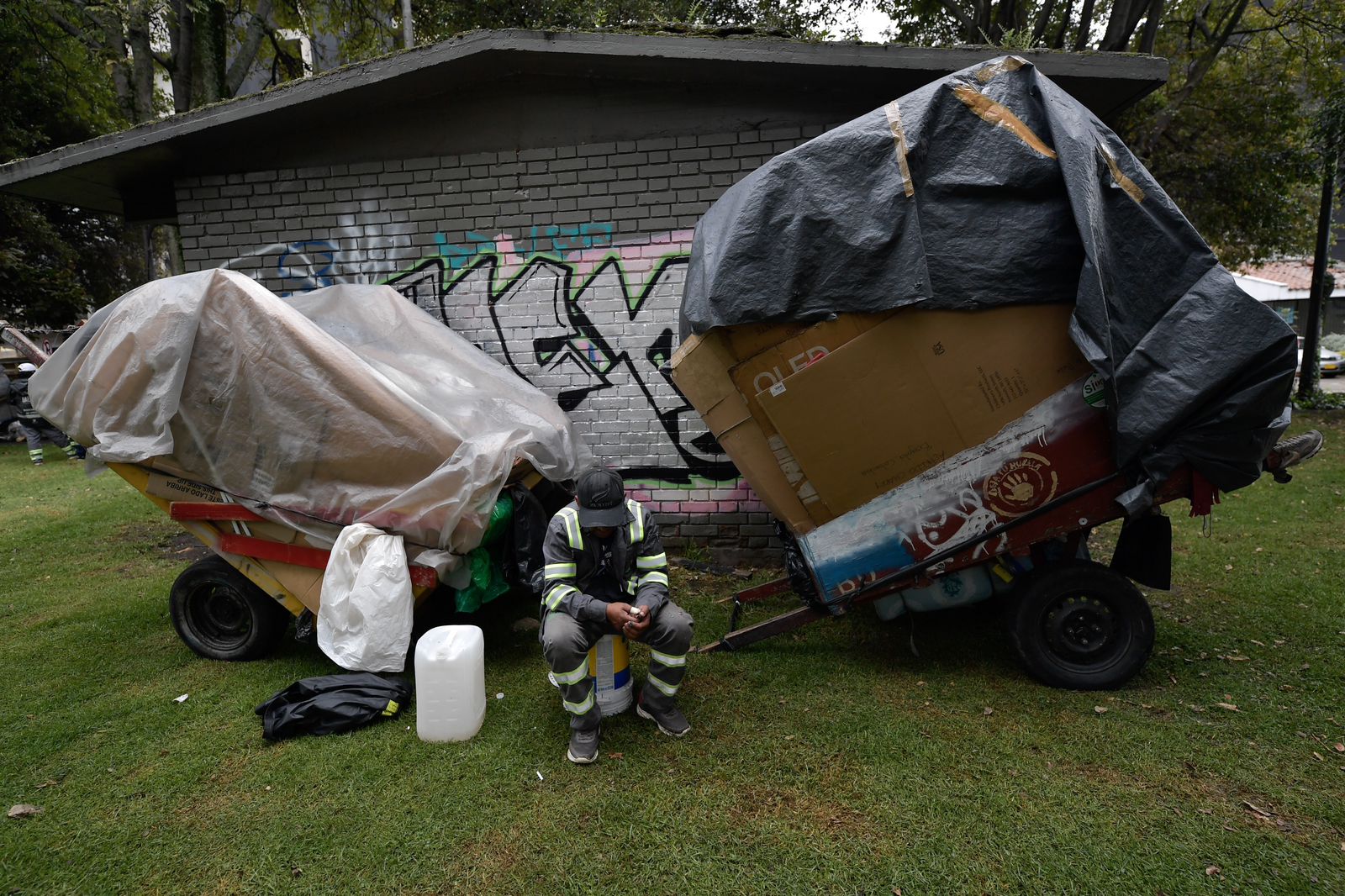 La mañana del miércoles 15 de mayo de 2024, un grupo de aproximadamente 500 recicladores realizaron un plantón frente a las instalaciones de la CRA para exigir mejores condiciones laborales.