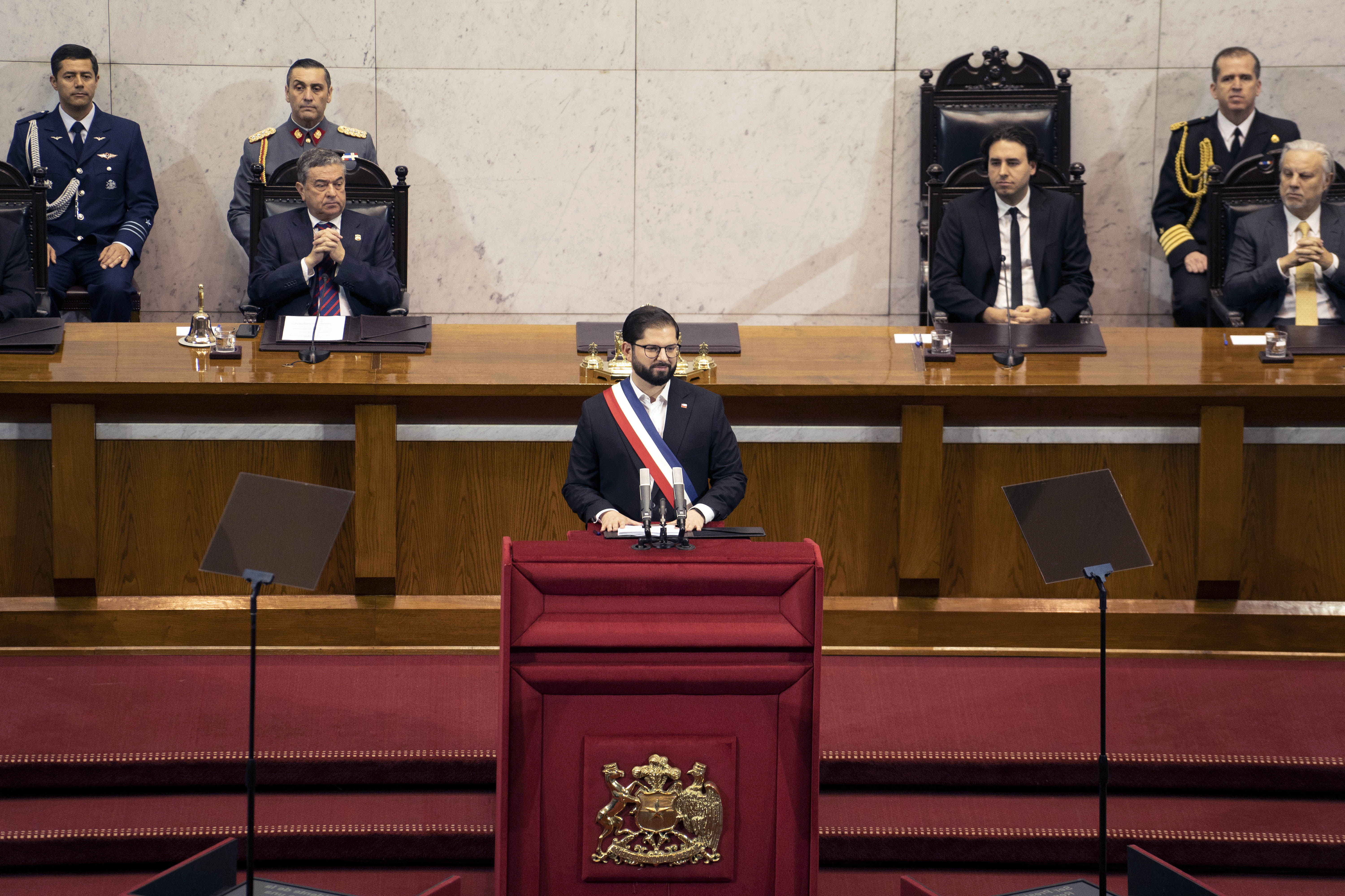 AME3385. VALPARAÍSO (CHILE), 01/06/2023.- El presidente de Chile, Gabriel Boric (c), habla durante la presentación de su segunda cuenta pública hoy, en el Congreso Nacional, en Valparaíso (Chile). EFE/ Adriana Thomasa