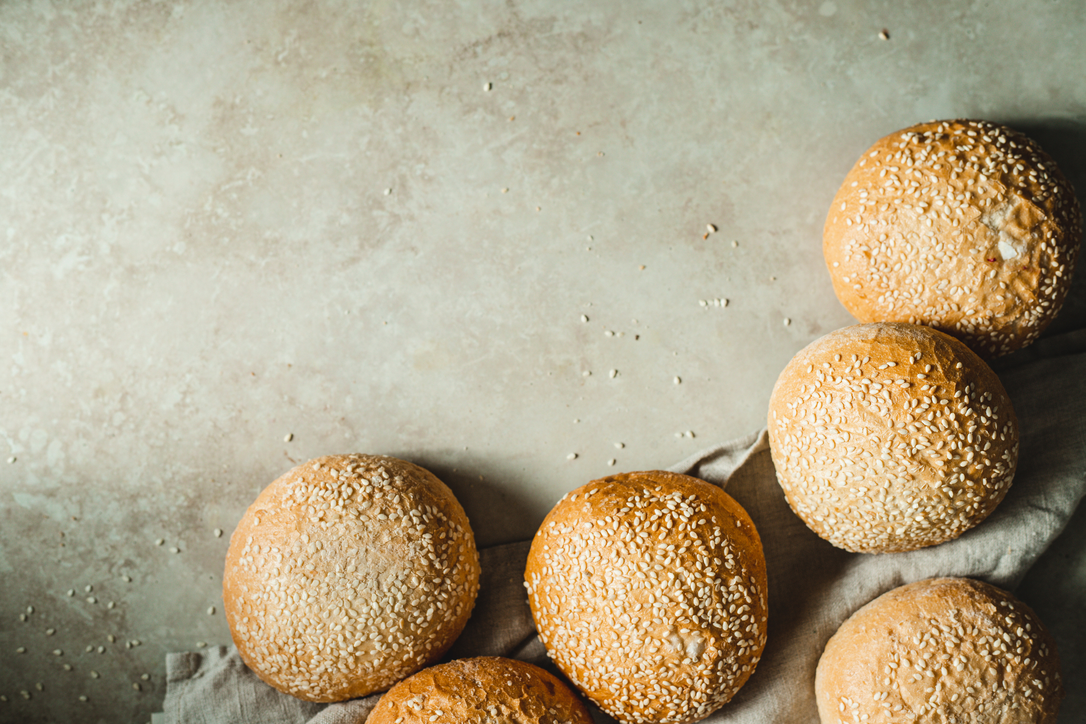 ¿Cómo se prepara el pan de hamburguesa?
