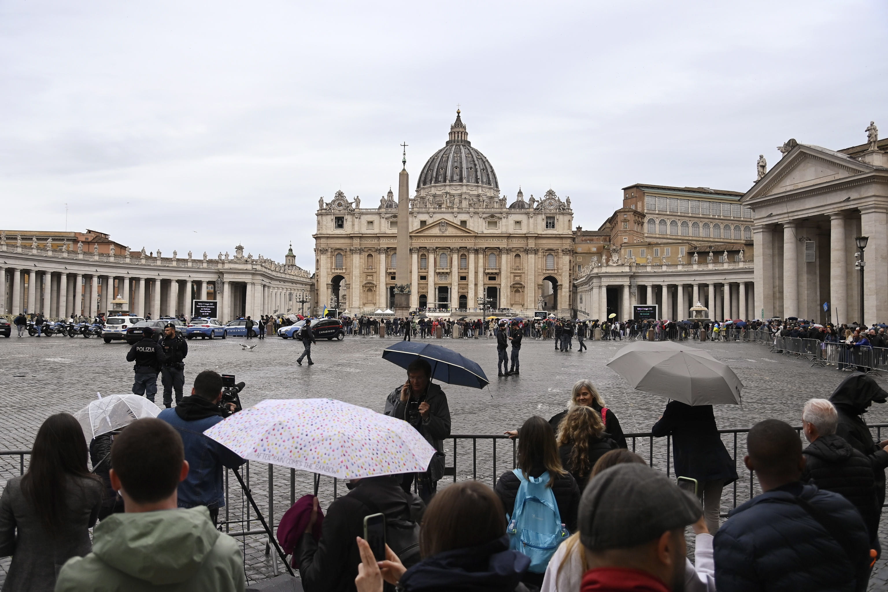 Un hombre entra a la fuerza al Vaticano en carro y es arrestado