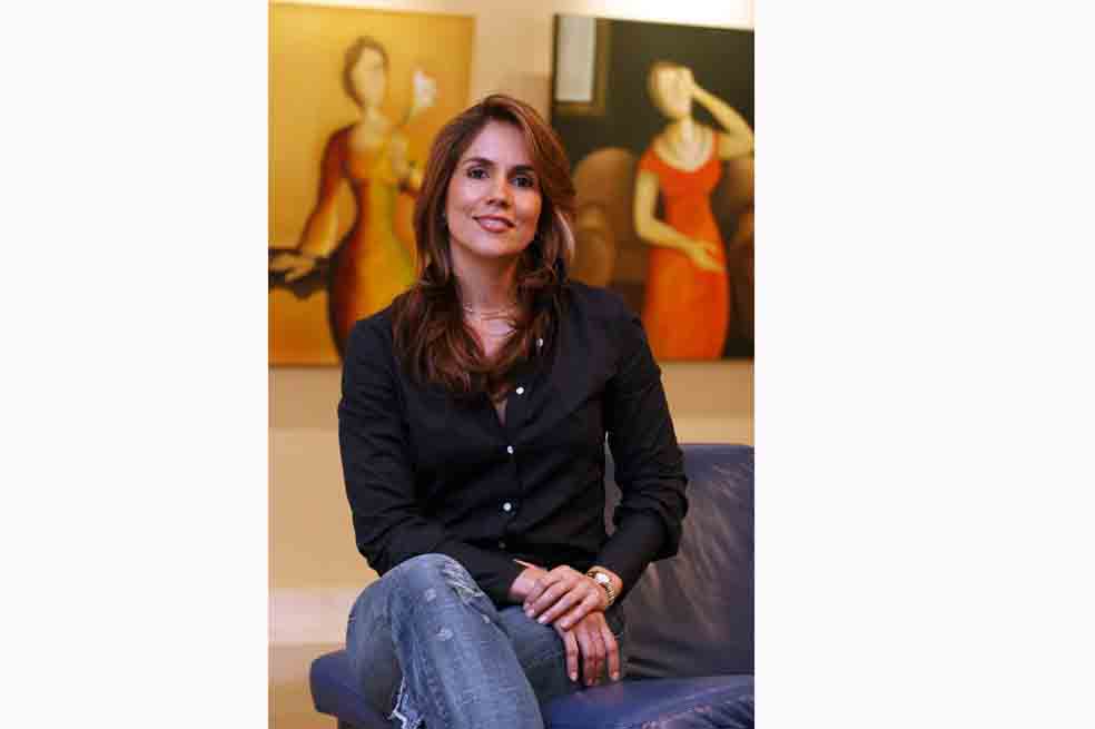 La mujer que pinta rostros sin rostro