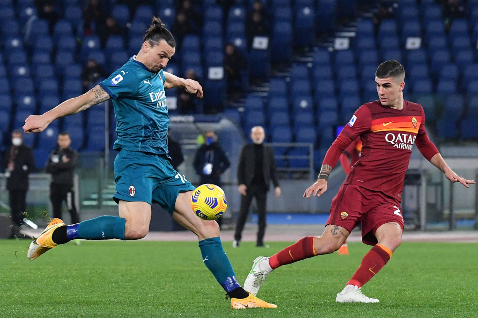 Milan ganó en Roma y sigue en la lucha por el Scudetto