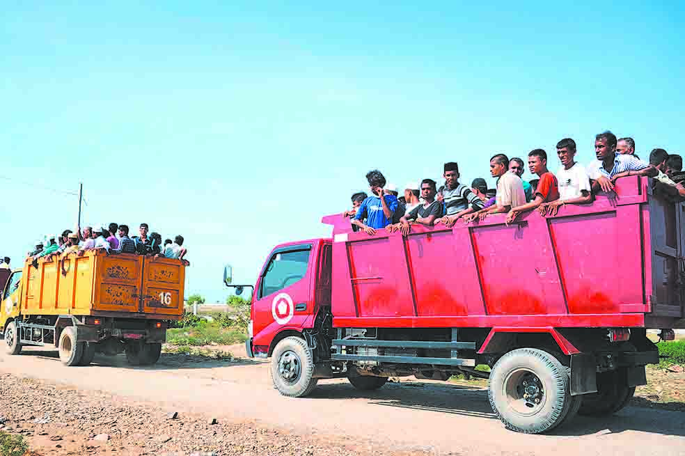 El drama migratorio asiático: 8 mil personas están a la deriva