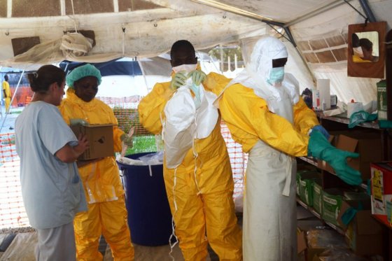OMS advierte que epidemia de ébola podría continuar hasta finales de 2015