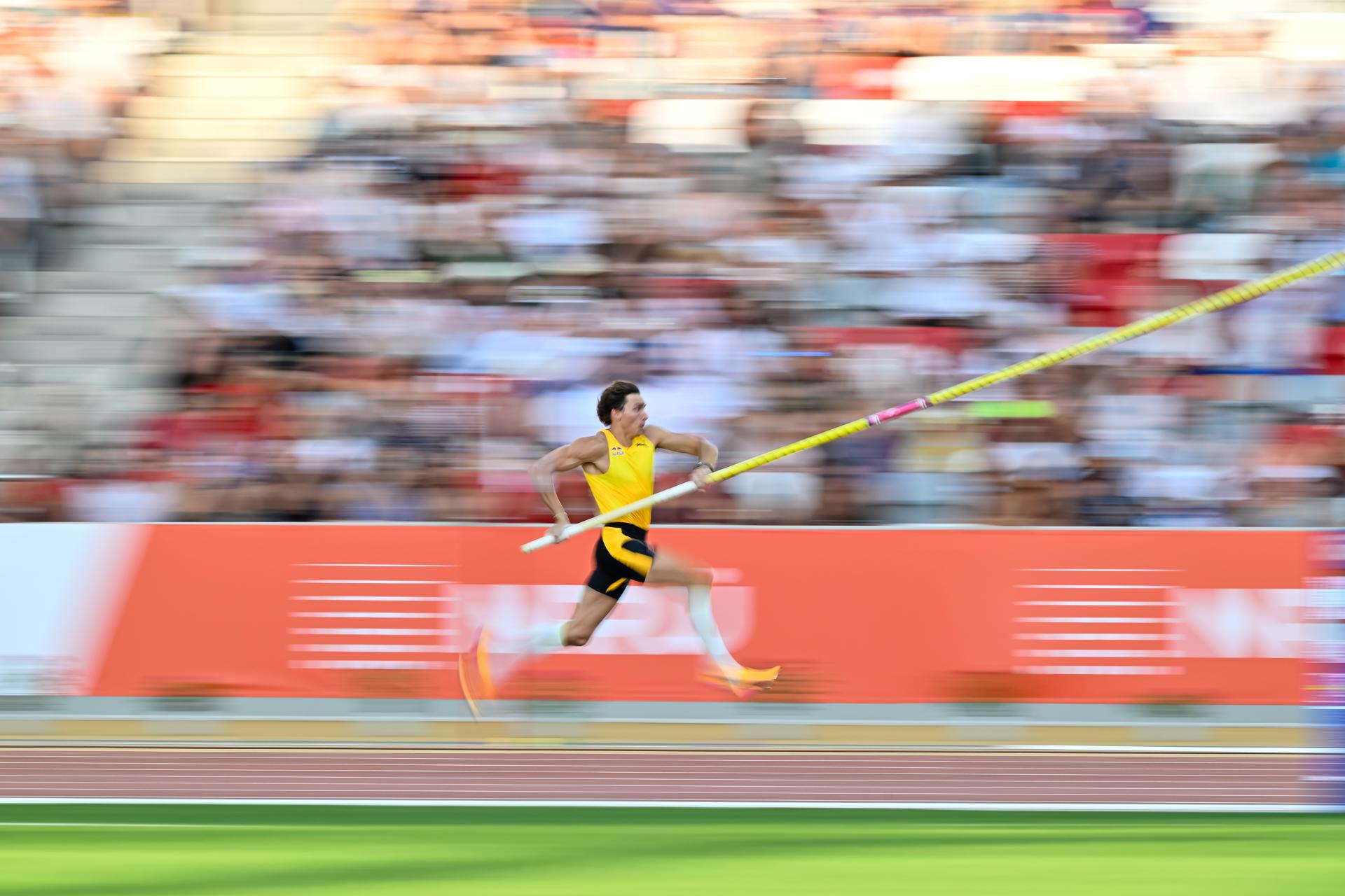 Armand Duplantis: el atleta que se burla de la lógica del deporte