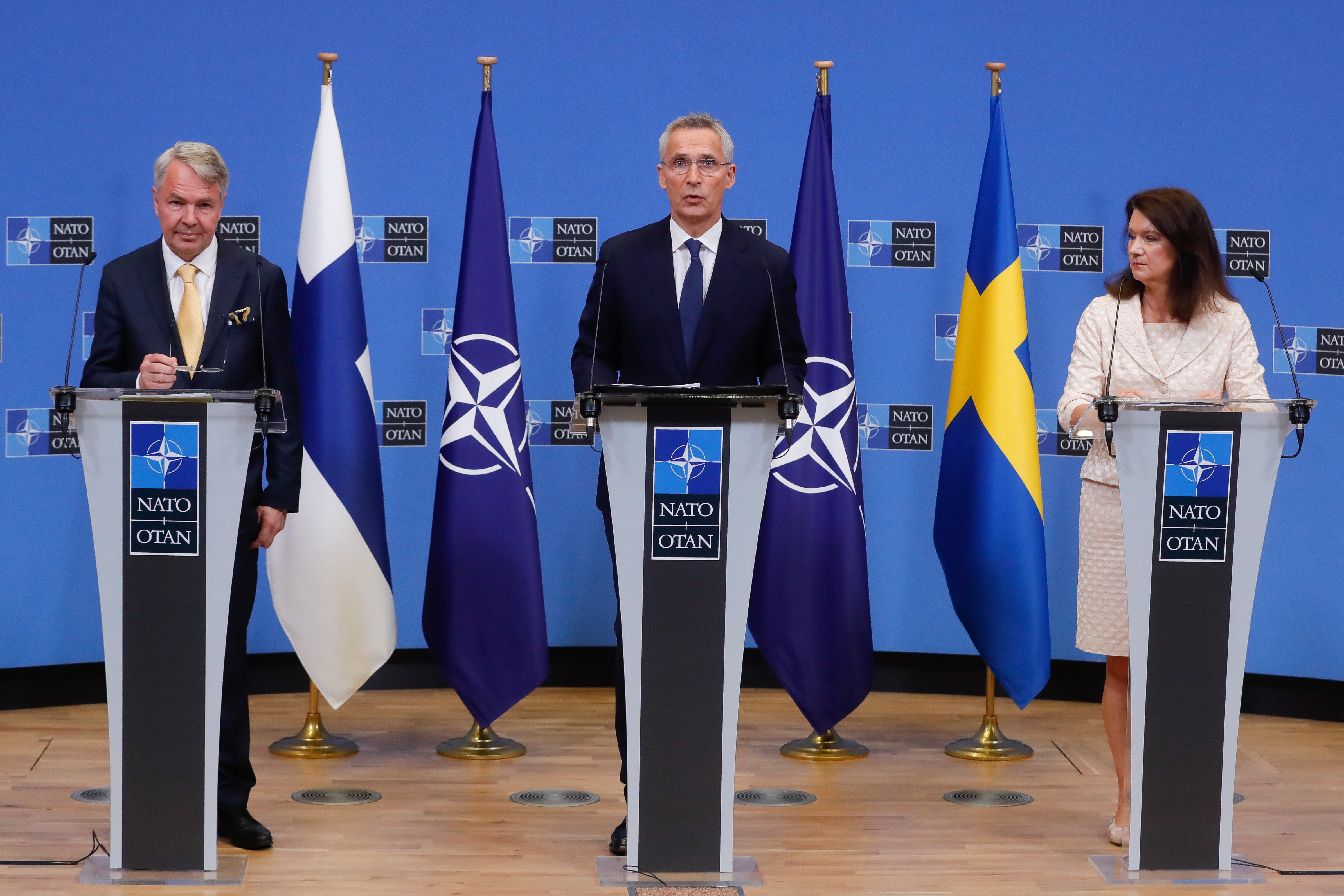 La OTAN firma protocolos de adhesión de Suecia y Finlandia
