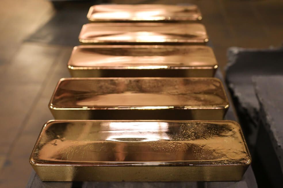 Oro se cotiza cerca de máximo de 7 años por temor sobre crecimiento