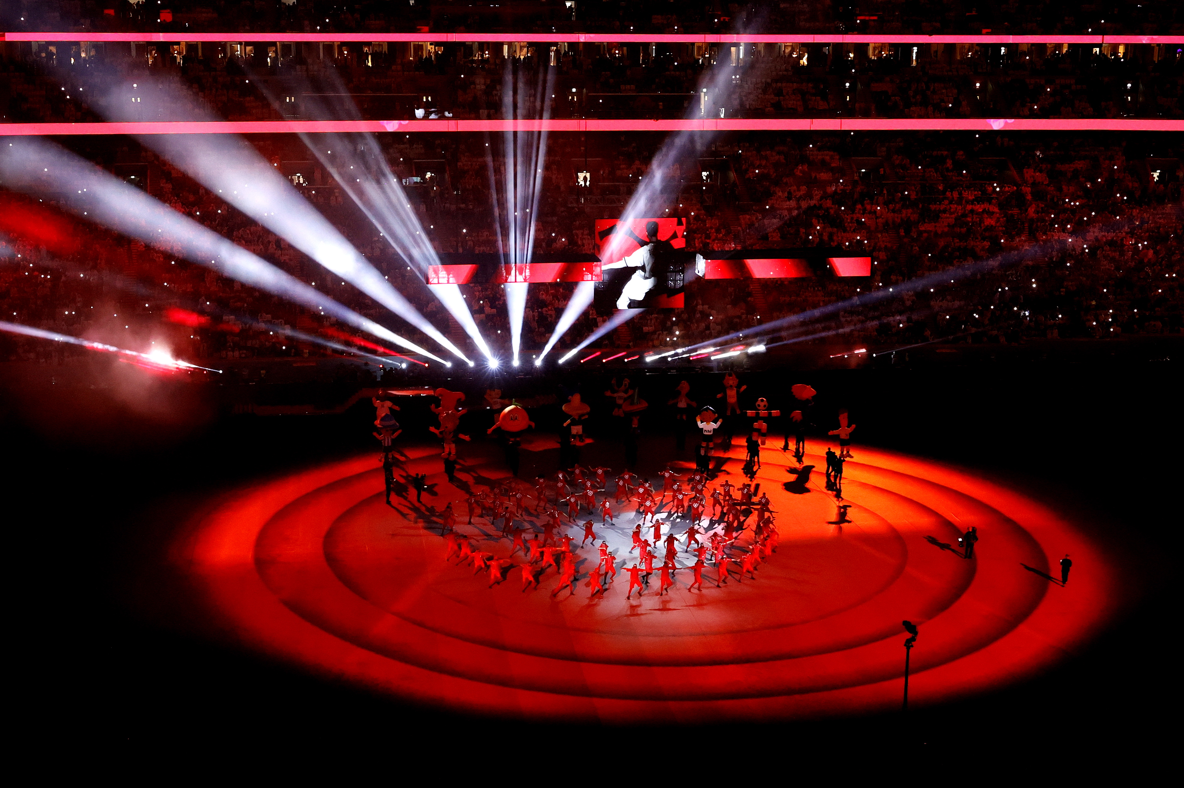 Al Khor (Qatar), 20/11/2022.- General view of a performance during the opening ceremony of the FIFA World Cup 2022 group A Opening Match between Qatar and Ecuador at Al Bayt Stadium in Al Khor, Qatar, 20 November 2022. (Mundial de Fútbol, Catar) EFE/EPA/Ronald Wittek