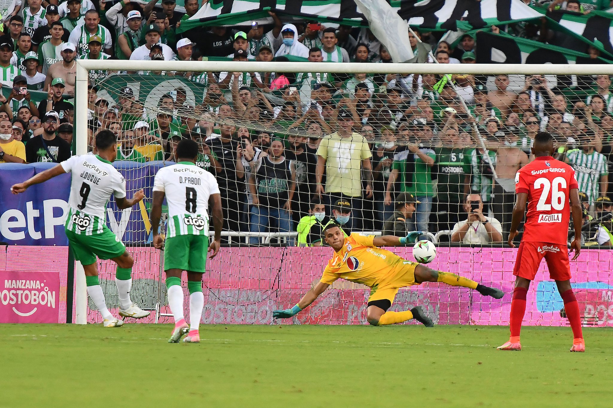 Nacional ganó el superclásico del fútbol colombiano y aseguró su clasificación