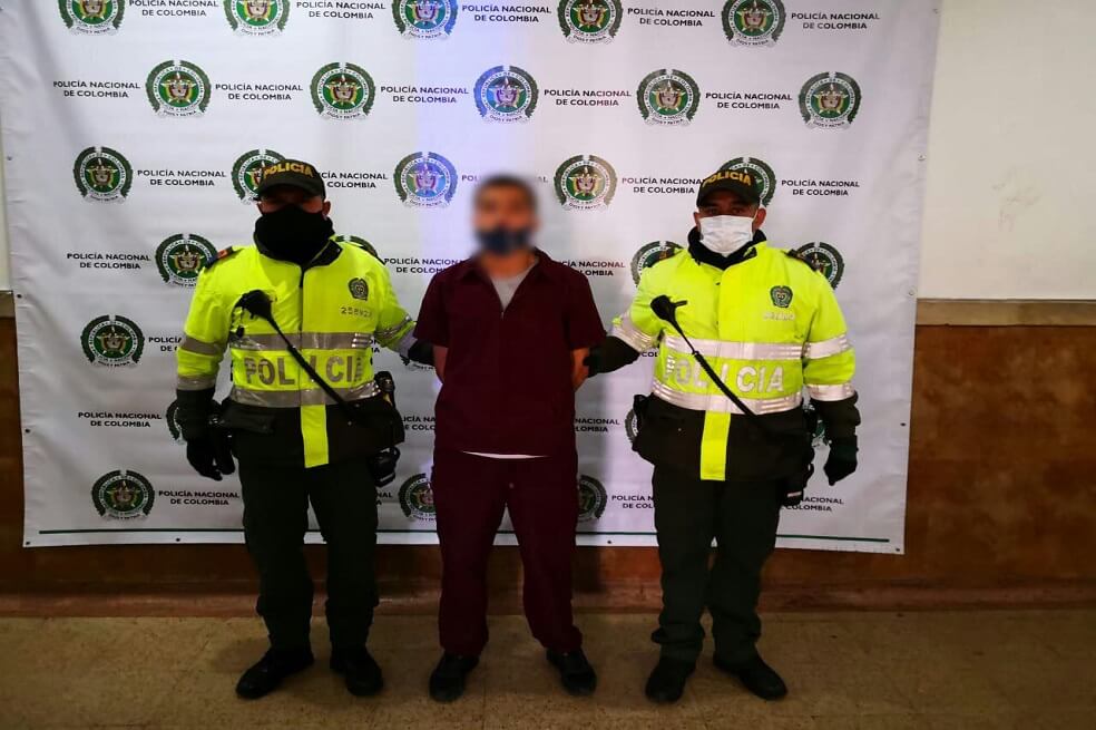 Capturan a hombre que se hizo pasar por funcionario de salud en Bogotá