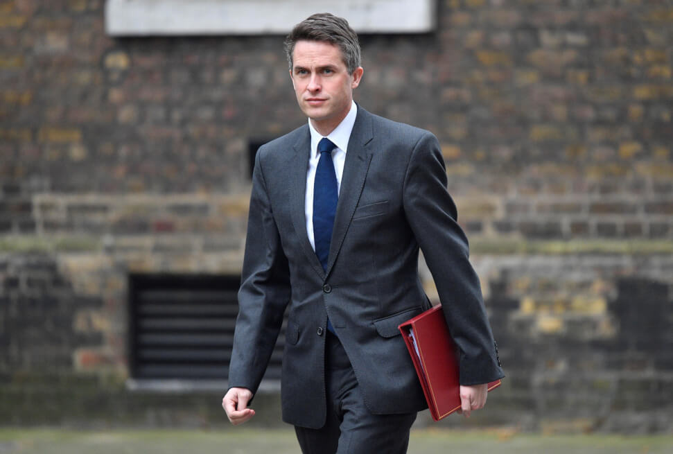 May destituye al ministro de Defensa, Gavin Williamson