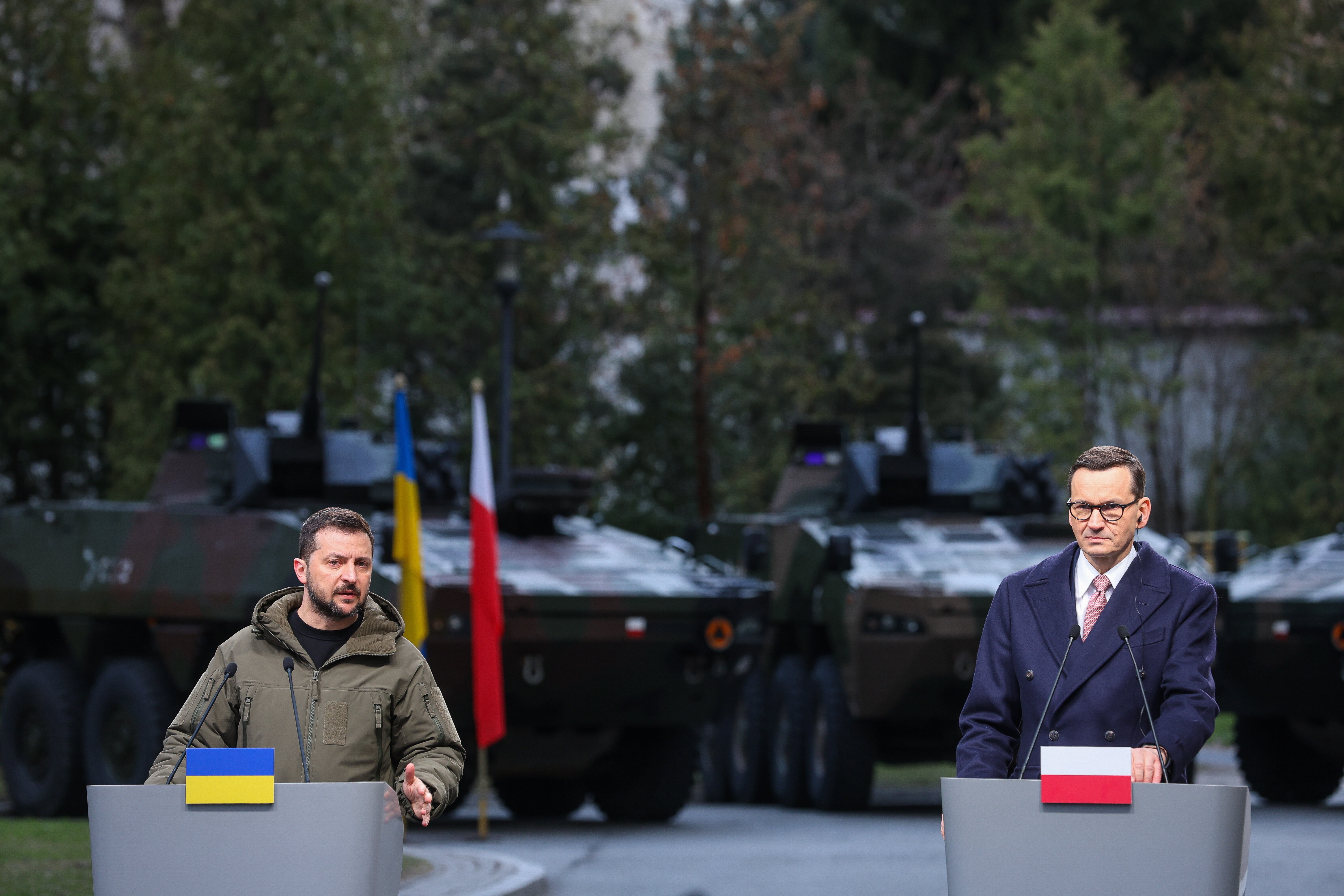 Zelenski visita Polonia y firma un acuerdo para producir municiones de tanques