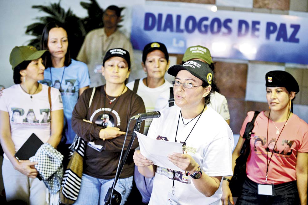 El Gobierno, las Farc y los micrófonos