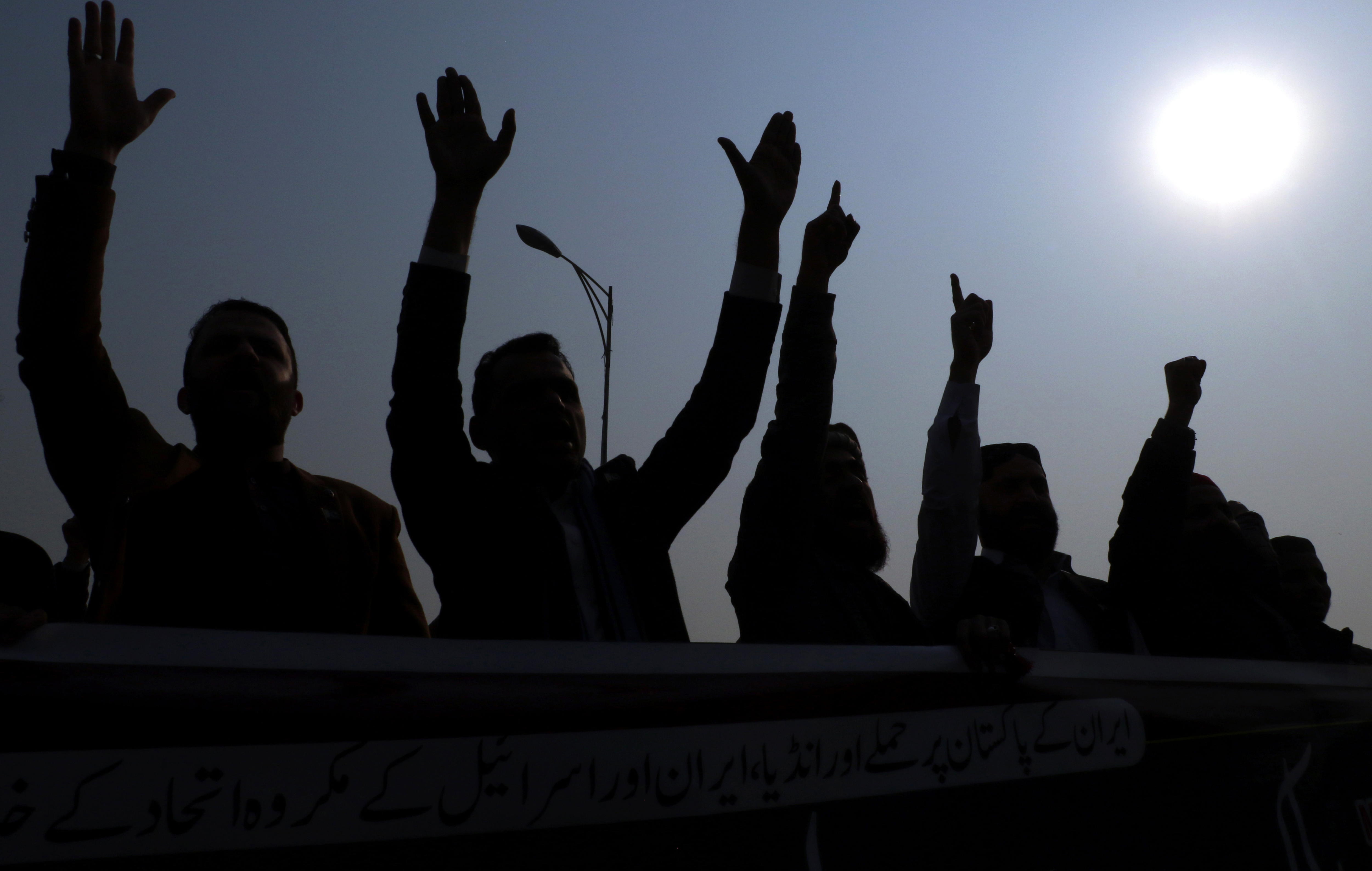 Talibanes, preocupados por la situación entre Pakistán e Irán, llaman a la calma