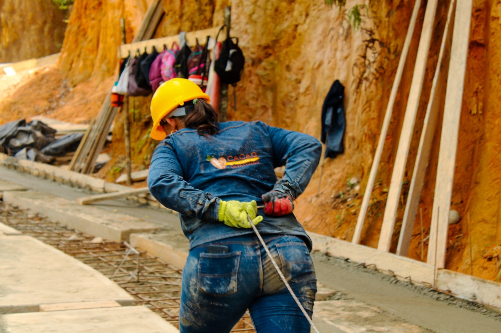 La historia de las mujeres que lideran la construcción de carreteras en Catatumbo