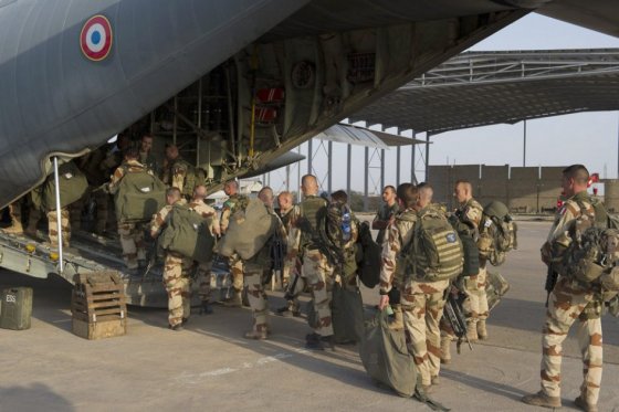 Imagen de la reciente intervención militar francesa en Malí bajo la bandera de la ONU y la Unión Africana./ EFE