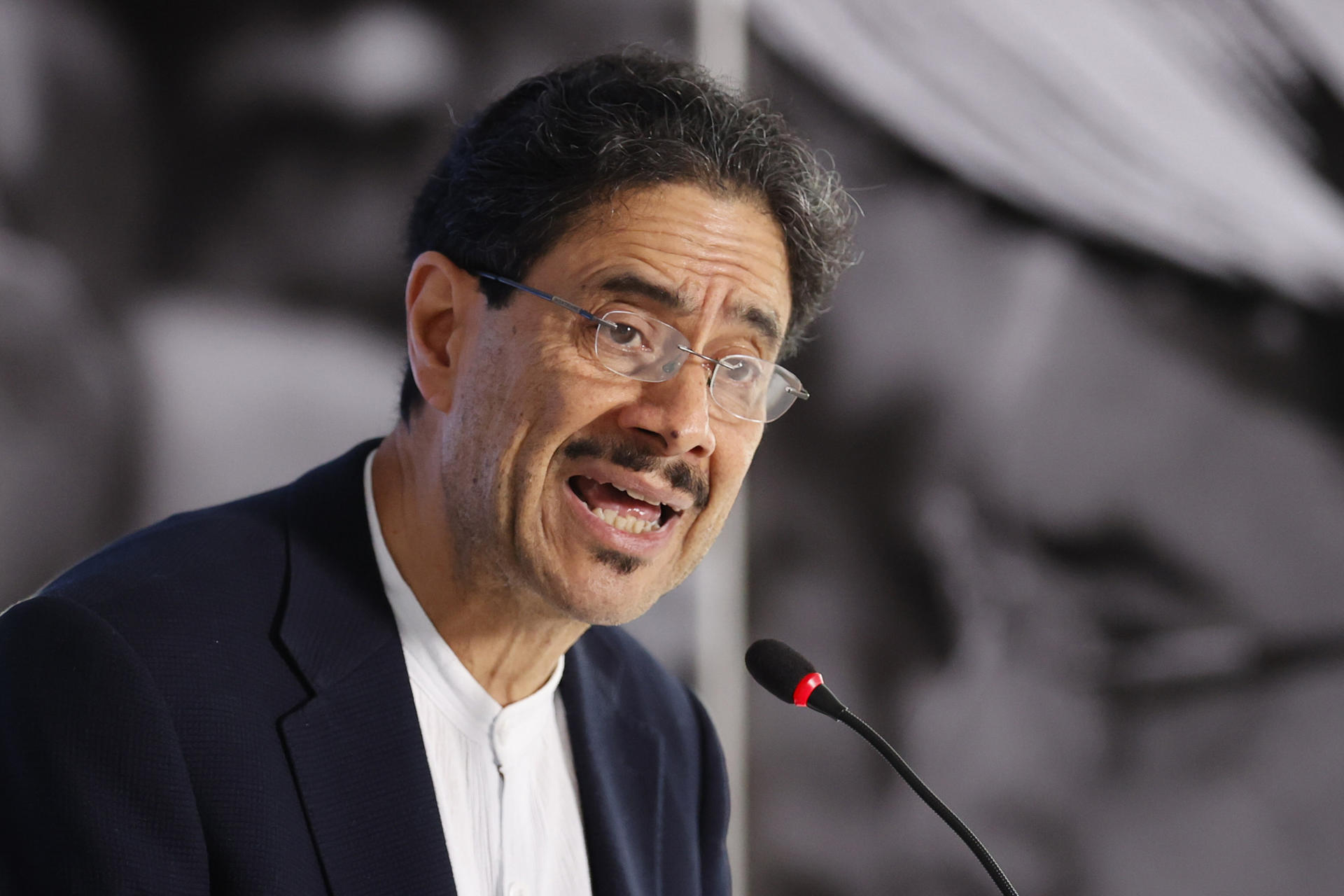 Cepeda pide investigar denuncias sobre posibles gabelas al Clan del Golfo con la paz total