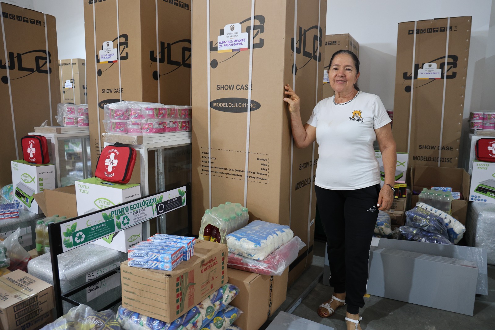 Desde papelerías hasta artesanías: apoyan negocios de víctimas de desplazamiento