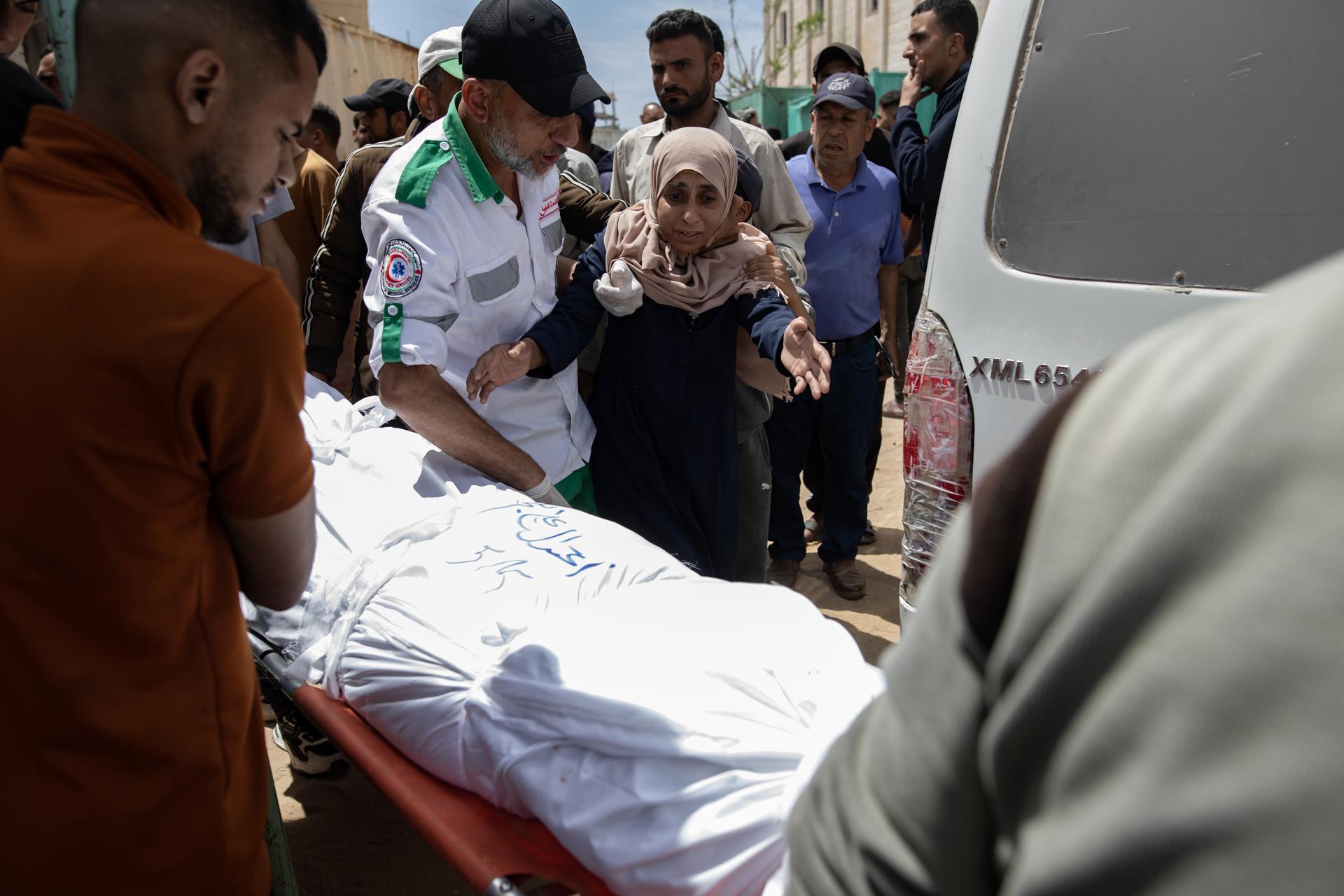 Israel recrudece su ofensiva hacia el centro de Gaza: más de 146 muertos en un día