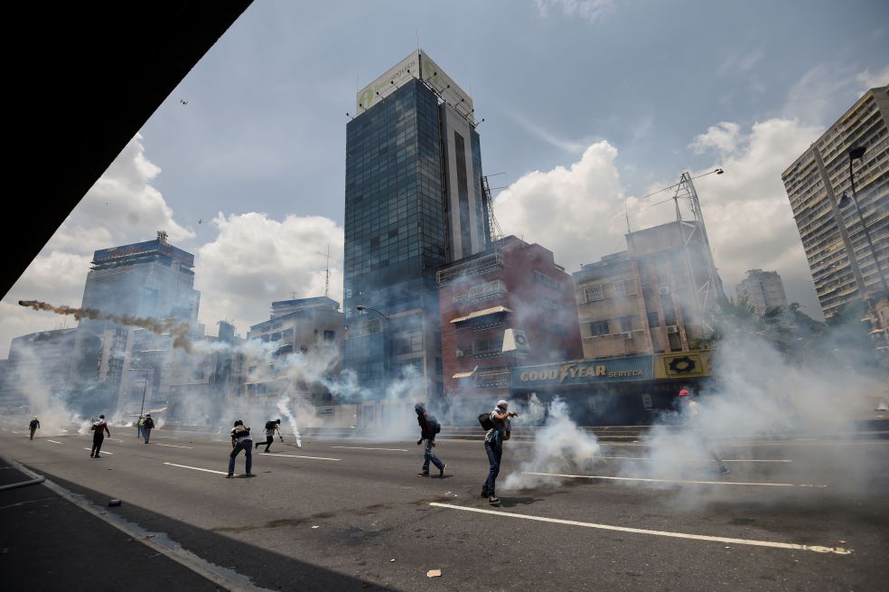 Colombia ha sido prudente con Venezuela: Julio Londoño