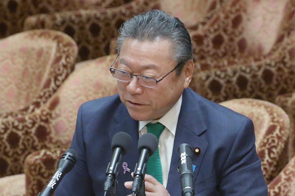 Ministro japonés encargado de ciberseguridad admite que no usa computadoras