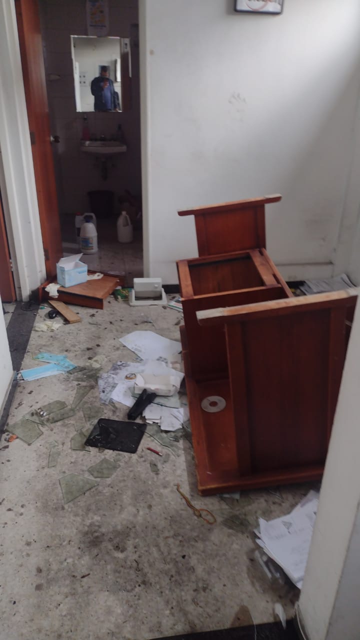 Oficinas del Centro de Desarrollo Social de Facatativá atacados en la noche del sábado 29 de mayo.