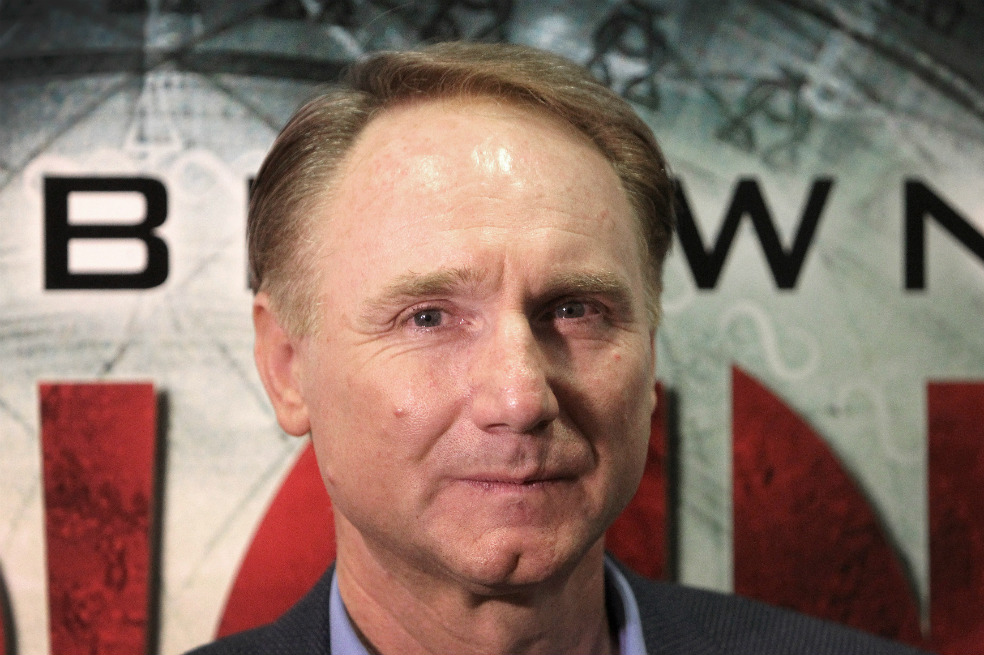 «Dios no puede sobrevivir a la ciencia», dice el novelista Dan Brown