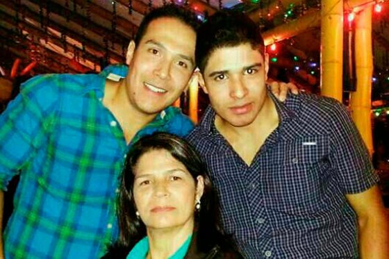 A la derecha el joven Alejando Correa.