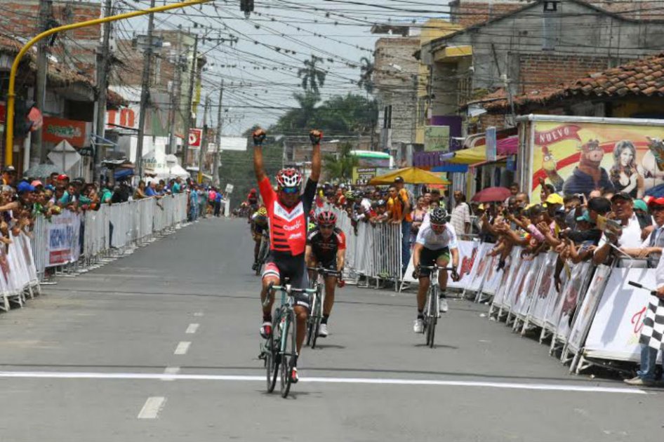 Miguel Ángel Rubiano ganó la segunda etapa de la Vuelta al Valle. Foto: Oficina de Prensa