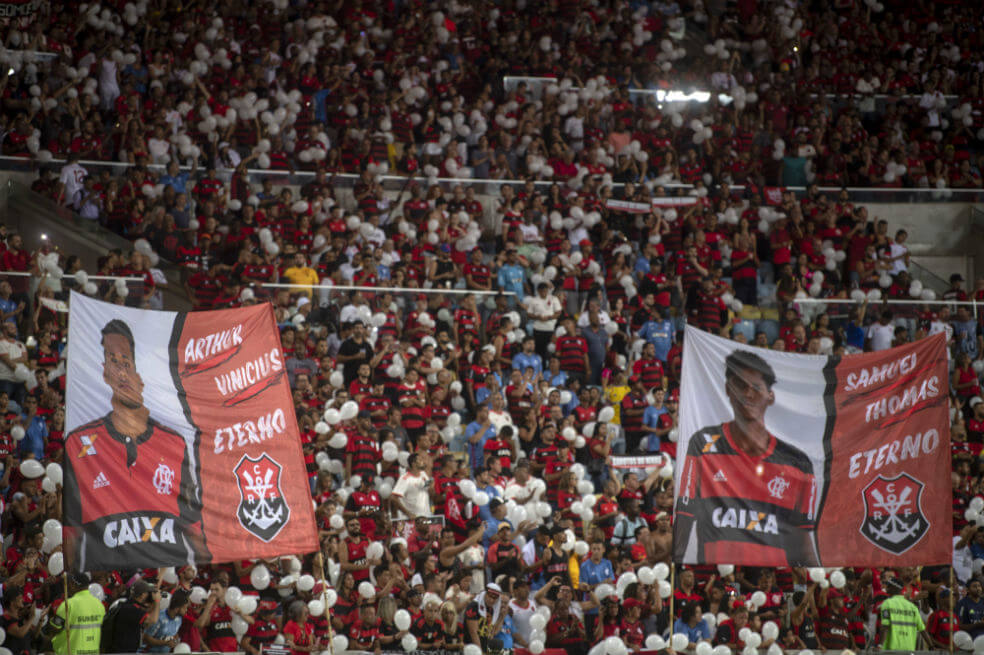 En el clásico Fla-Flu rinden tributo a jóvenes fallecidos en incendio en Río