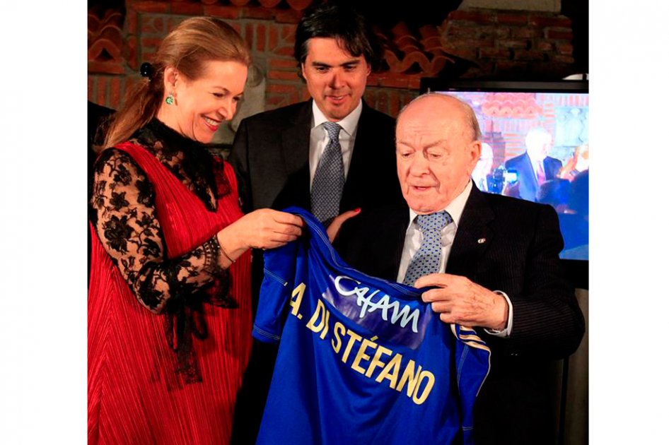 Real Madrid rinde homenaje a Alfredo Di Stéfano en su cumpleaños 87