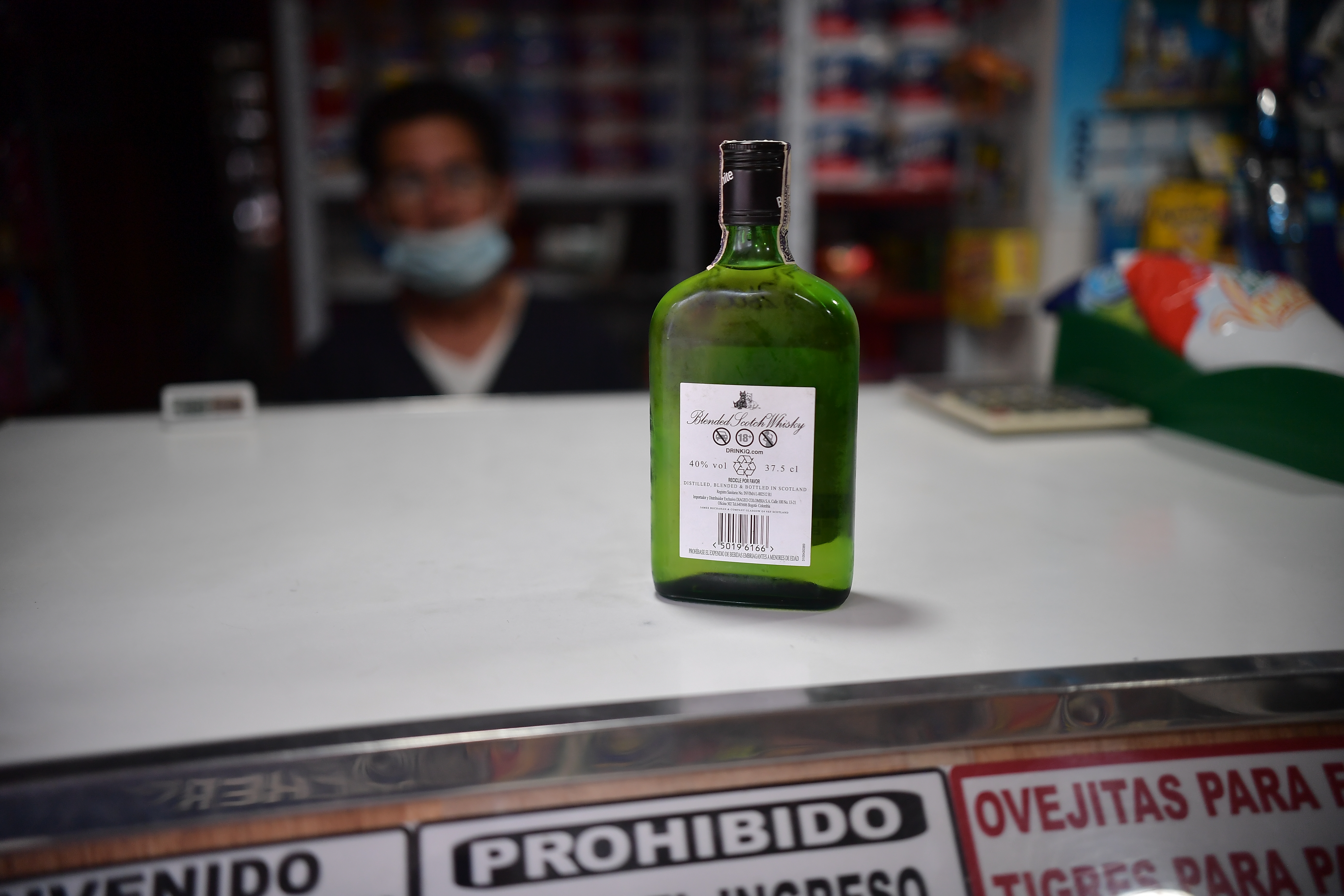 Aspectos de botellas de alcohol cuya venta no esta permitida durante la ley seca por el Covid – 19