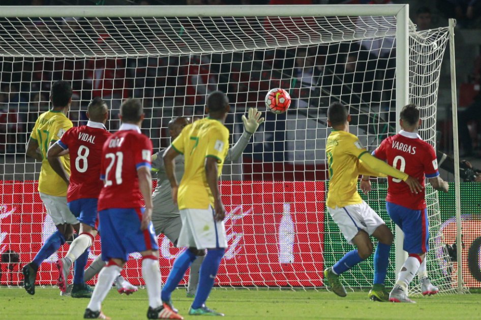 Brasil inició su camino mundialista con derrota frente a Chile