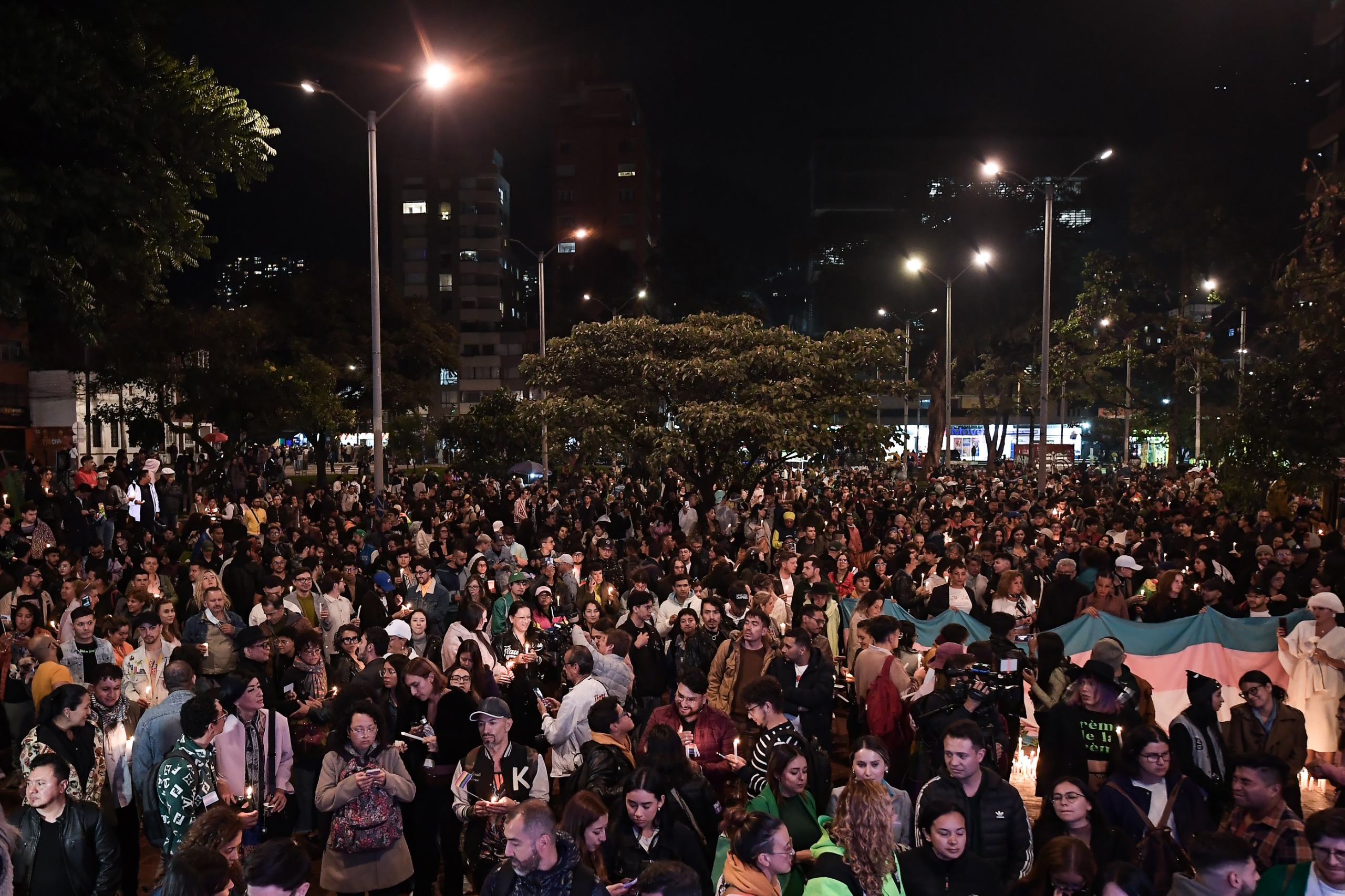 Así se vivió la velatón en Bogotá en memoria de Sara Millerey González, una mujer trans de 32 años que fue asesinada el pasado 6 de abril en Bello, Antioquia.